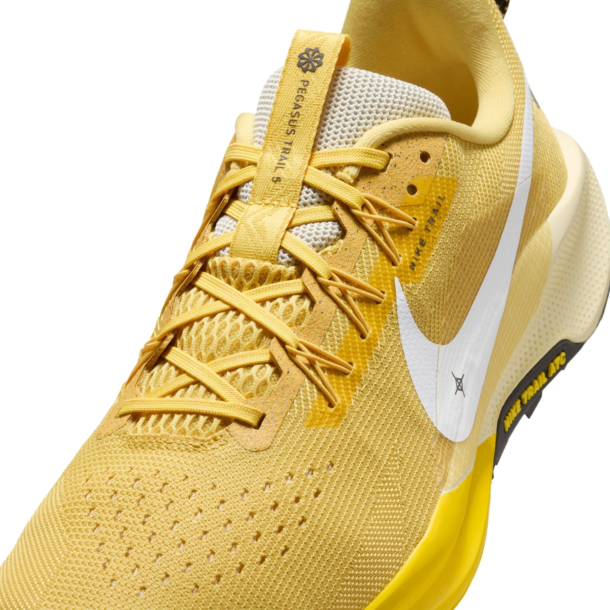 Nike Men’s React Pegasus Trail 5 (700 - Saturn Gold/White-Lightening-Alabaster)
