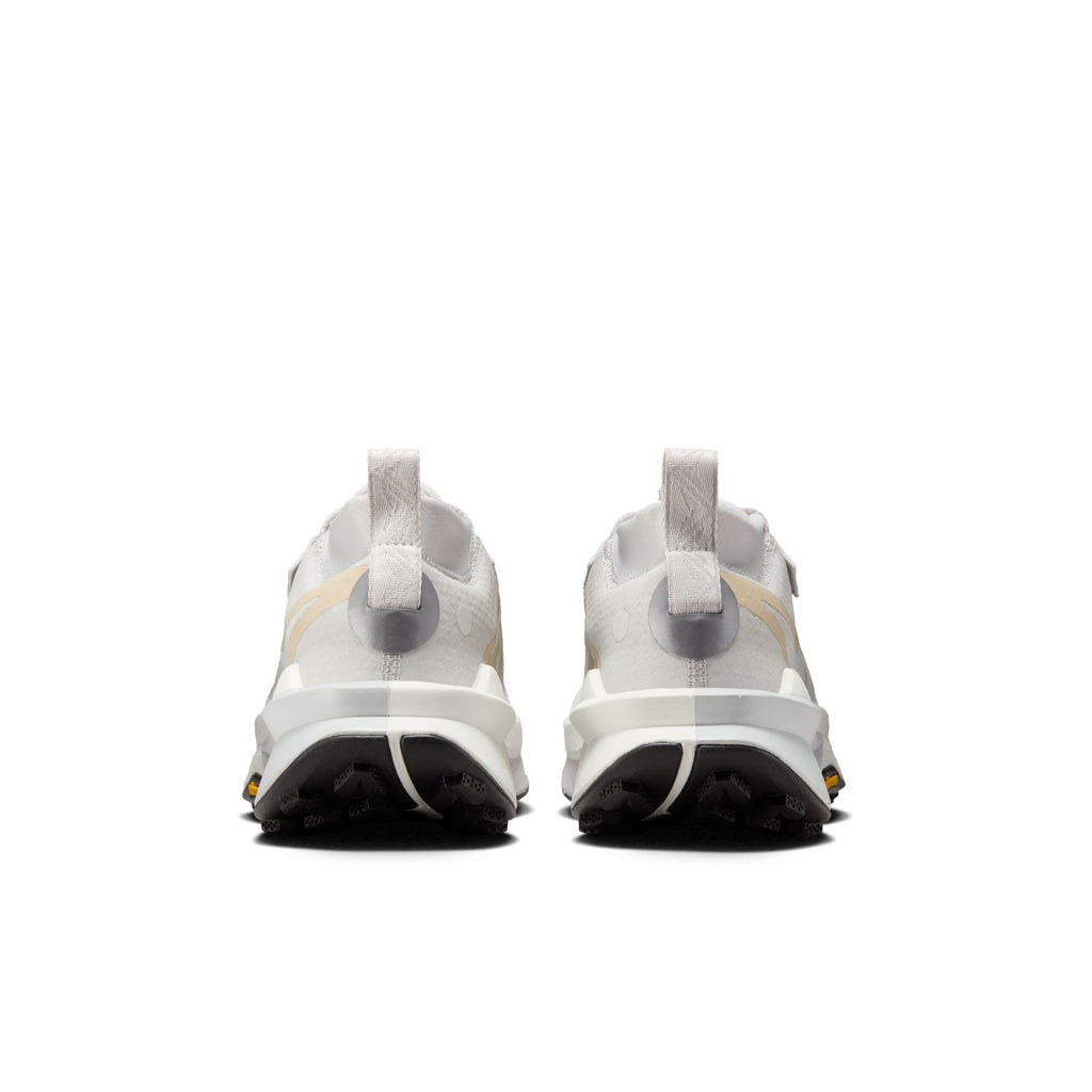 Nike Women’s Zegama Trail 2 (007 - Vast Grey/Sanddrift-Summit White-Black)