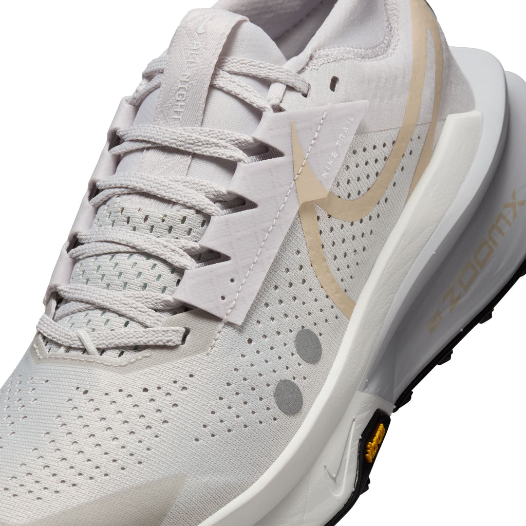 Nike Women’s Zegama Trail 2 (007 - Vast Grey/Sanddrift-Summit White-Black)