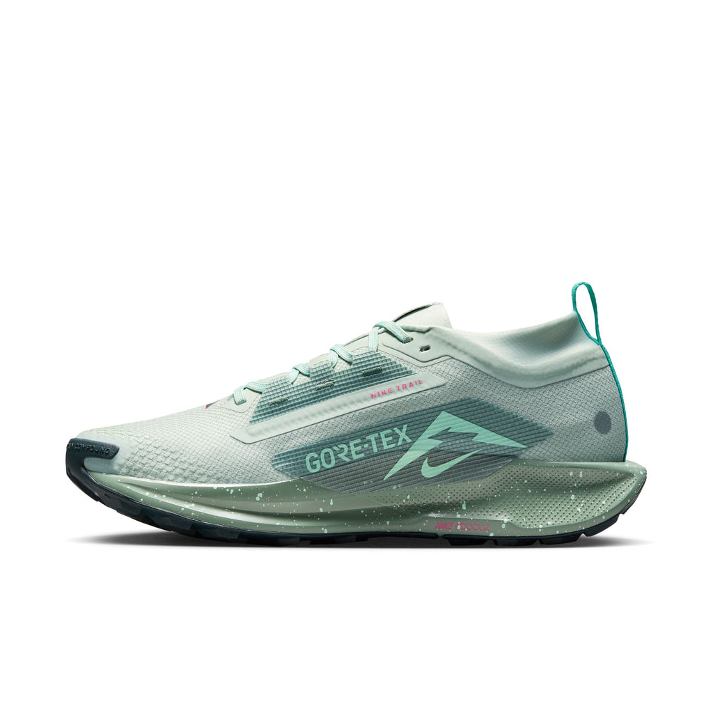 Nike Men’s React Pegasus Trail 5 GORE-TEX (013 - Light Silver/Seaweed/Clay Green)