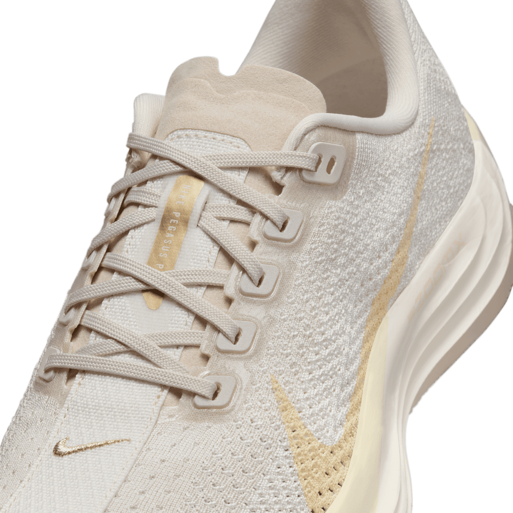 Nike Women’s Pegasus Plus (100 - Lt Orewood Brn/Coconut Milk-Sail)
