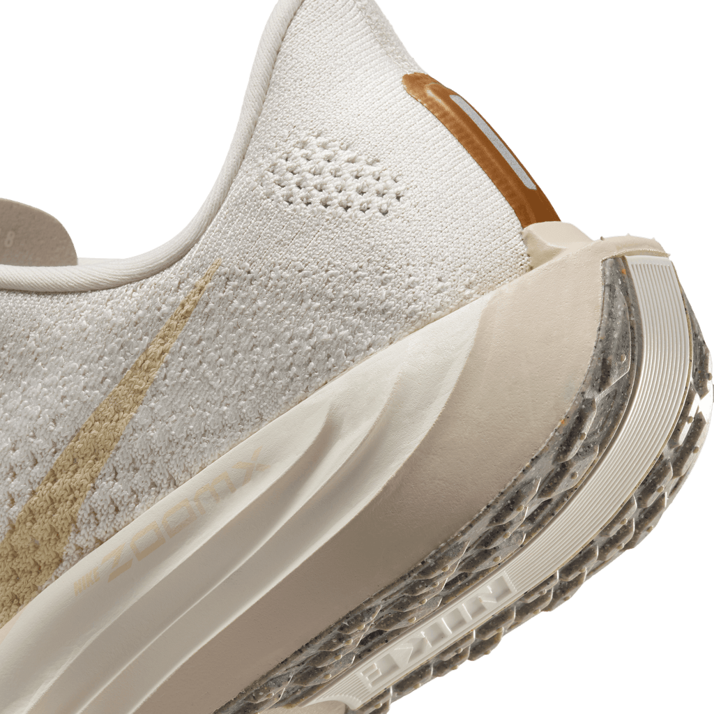 Nike Women’s Pegasus Plus (100 - Lt Orewood Brn/Coconut Milk-Sail)