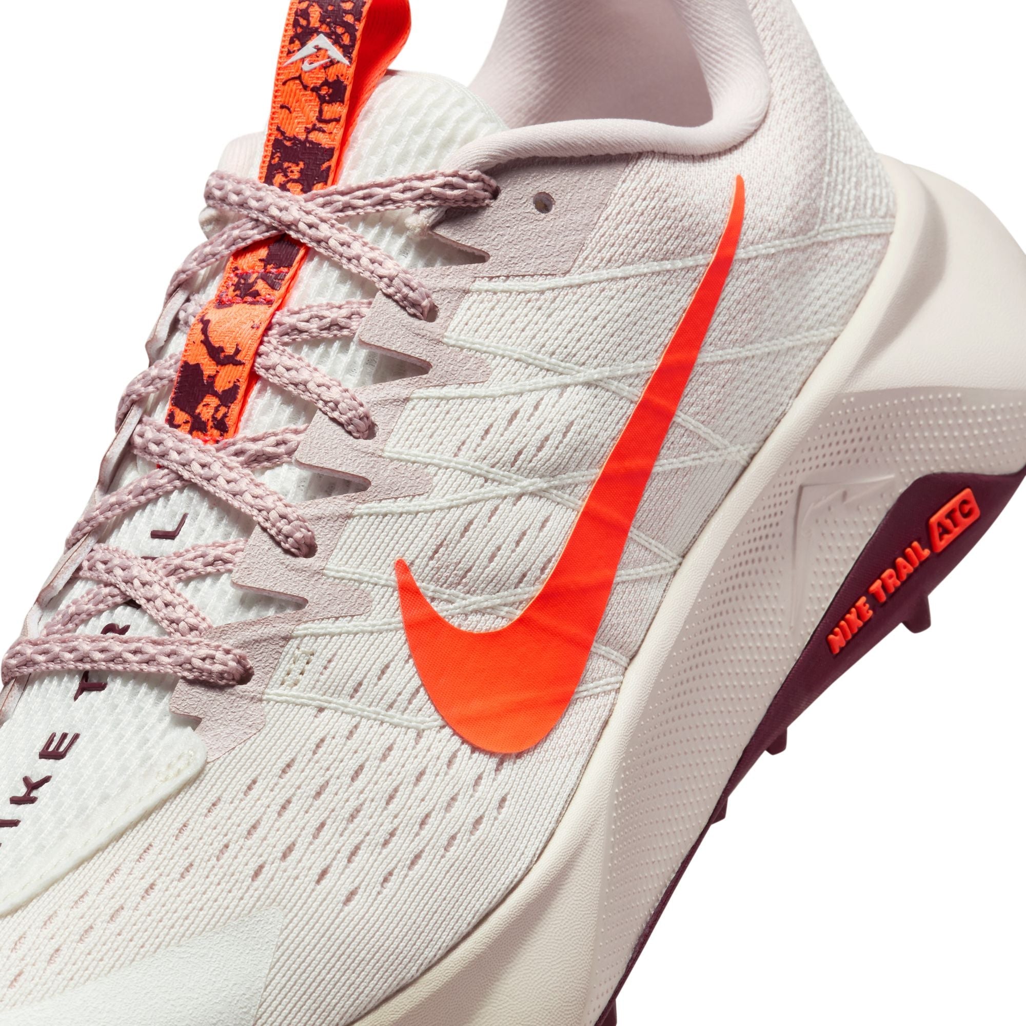 Nike Women’s Wildhorse 10 (102 - Sail/Hyper Crimson-Silt Red)