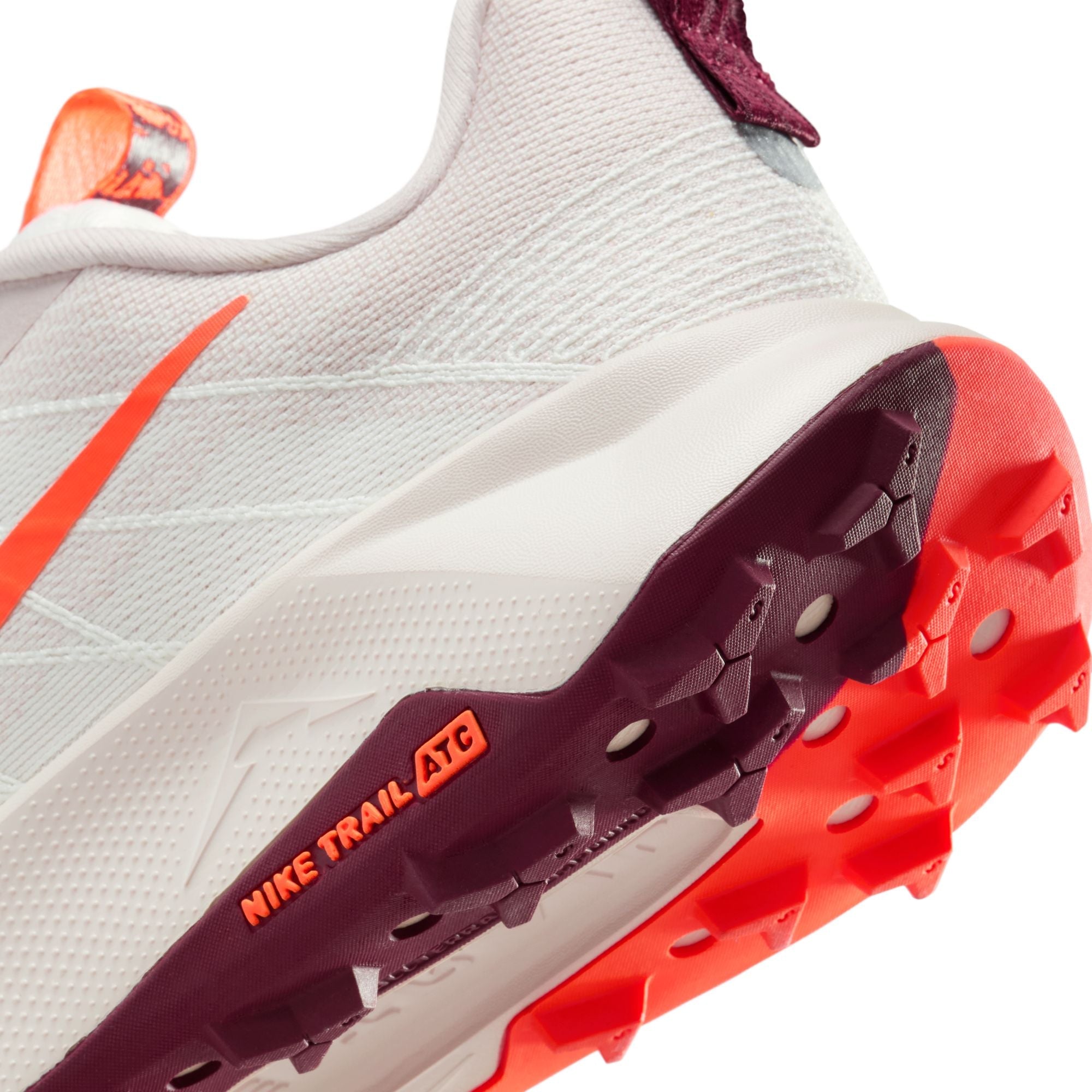 Nike Women’s Wildhorse 10 (102 - Sail/Hyper Crimson-Silt Red)