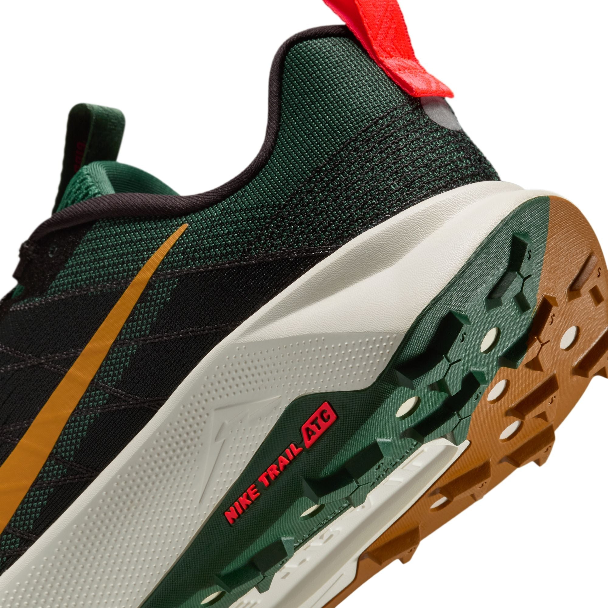 Nike Men’s Wildhorse 10 (005 - Black/Desert Ochre-Fir-Bright Crimson)