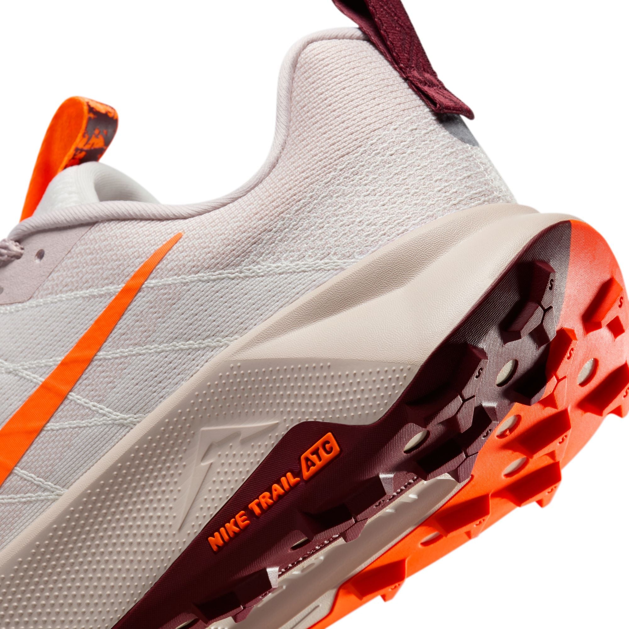 Nike Men’s Wildhorse 10 (102 - Sail/Hyper Crimson-Silt Red)