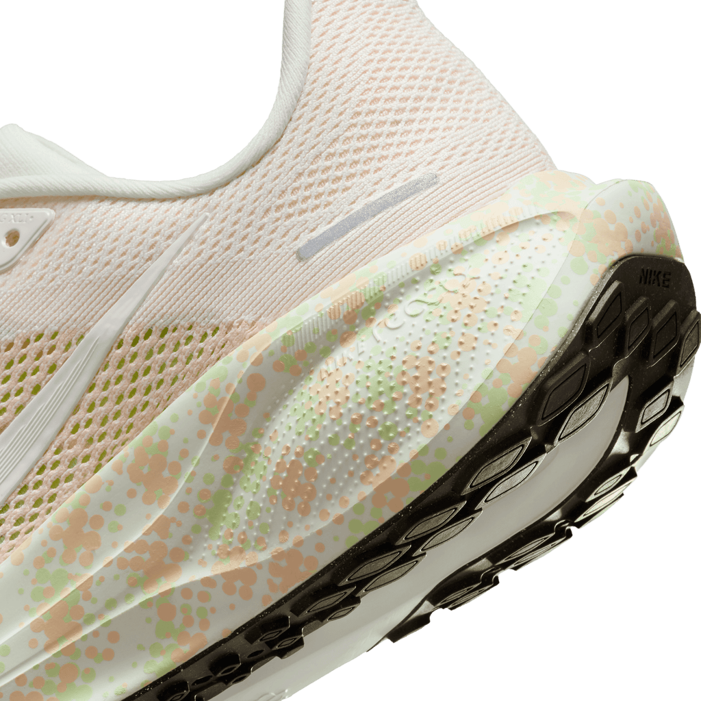 Nike Women's Pegasus 41 (133 - Sail/Sail-Crimson Tint-Vapor Green)