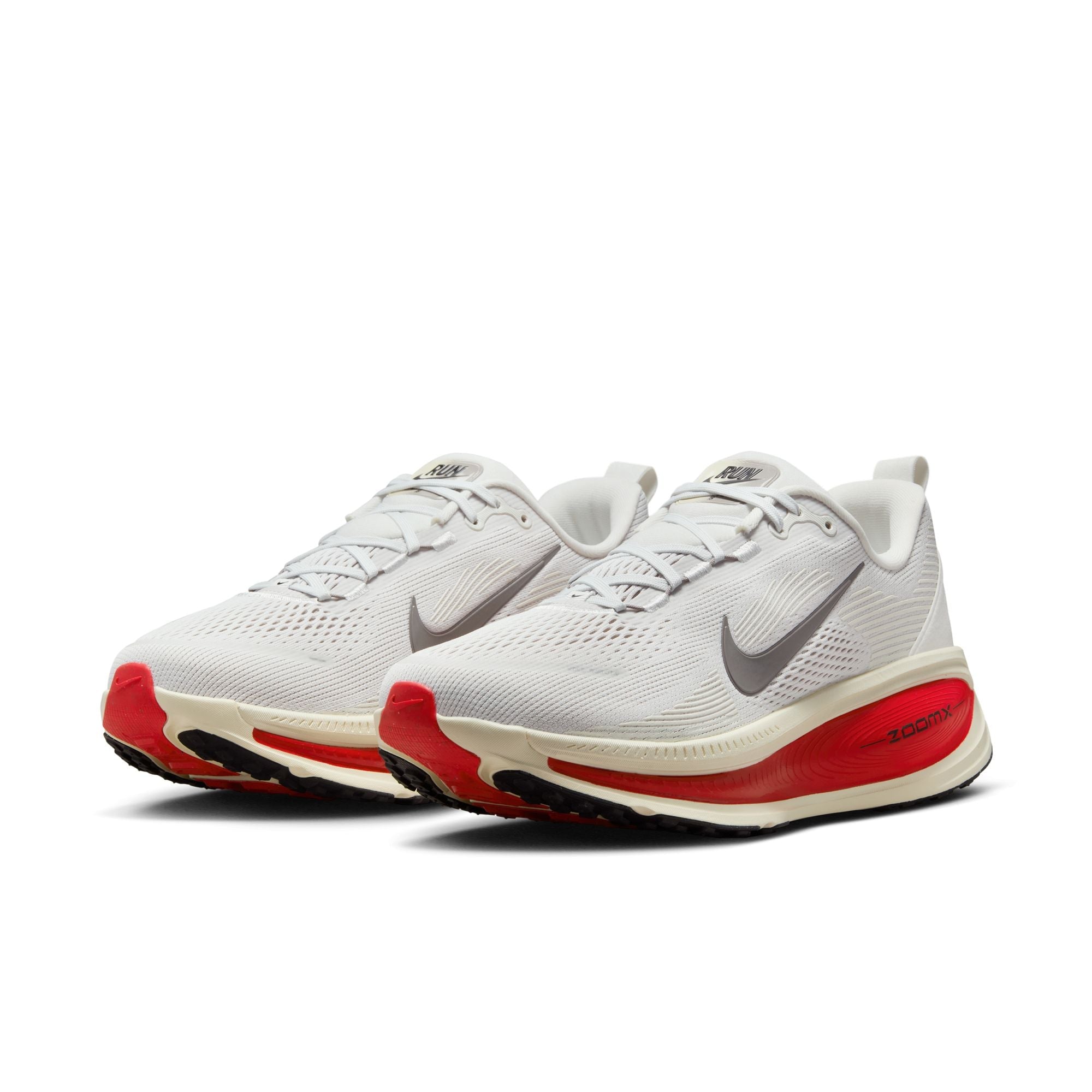 Nike Men’s Vomero 18 (001 - Platinum Tint/Metallic Pewter-Siren Red)