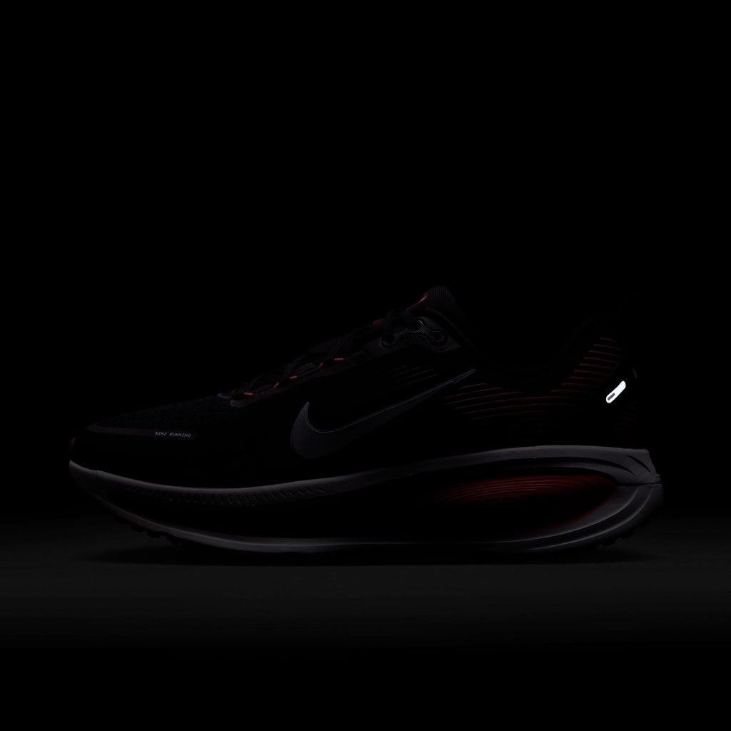 Nike Men's Vomero 18 (008 - Black/Metallic Silver-Bright Crimson)