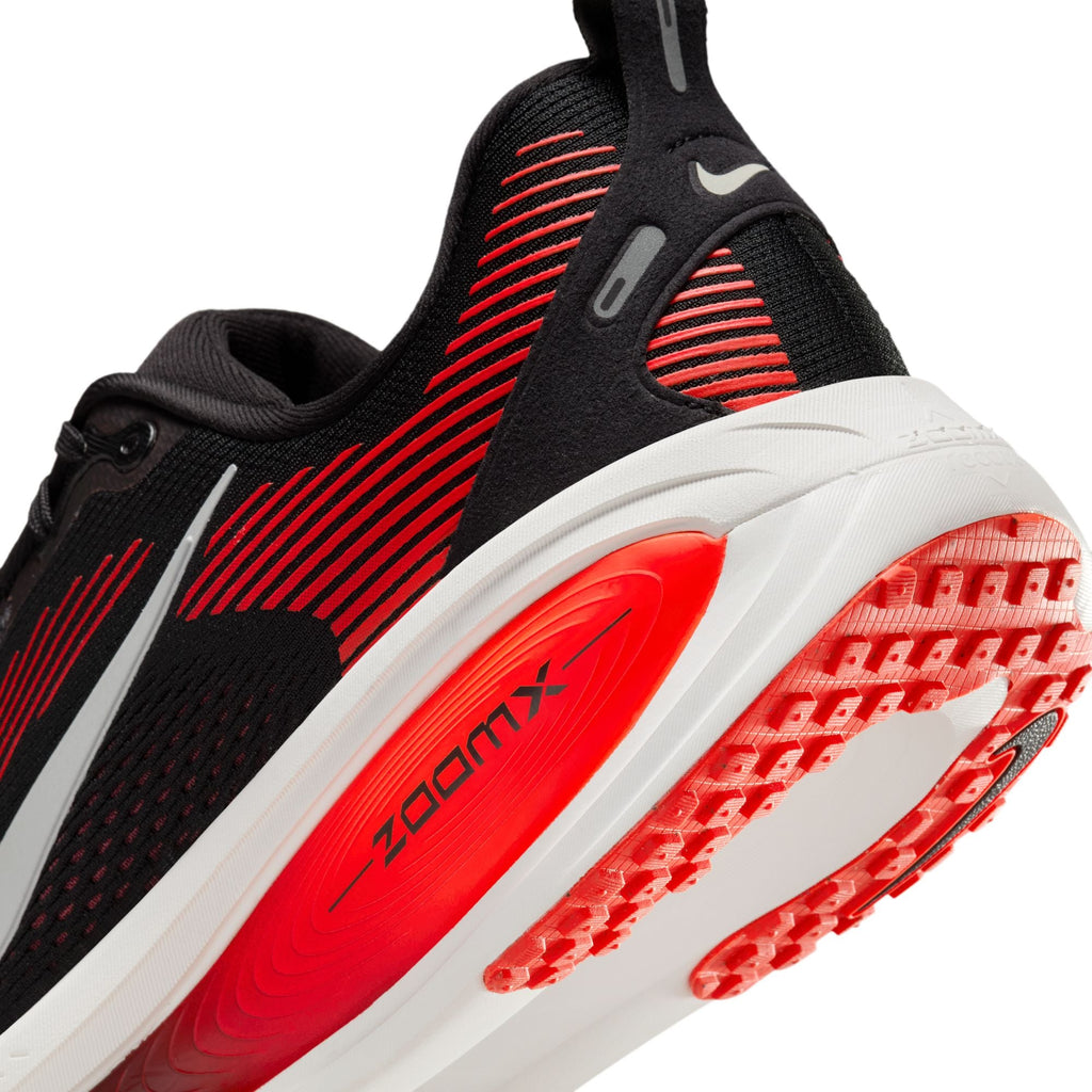 Nike Men's Vomero 18 (008 - Black/Metallic Silver-Bright Crimson)