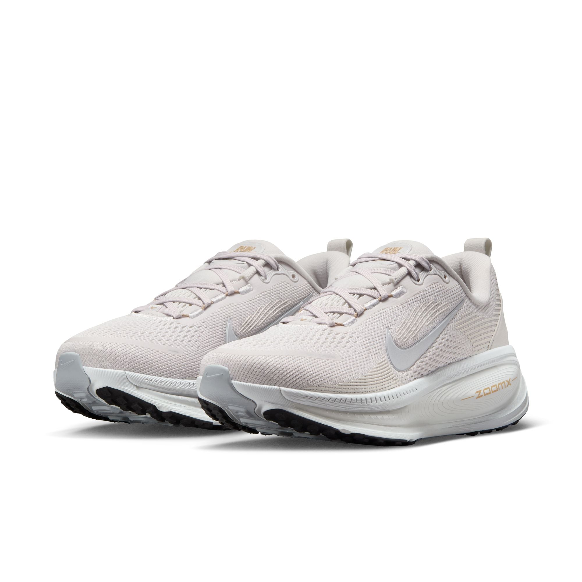 Nike Women's Vomero 18 (007 - Vast Grey/Wolf Grey-Summit White-Hemp)