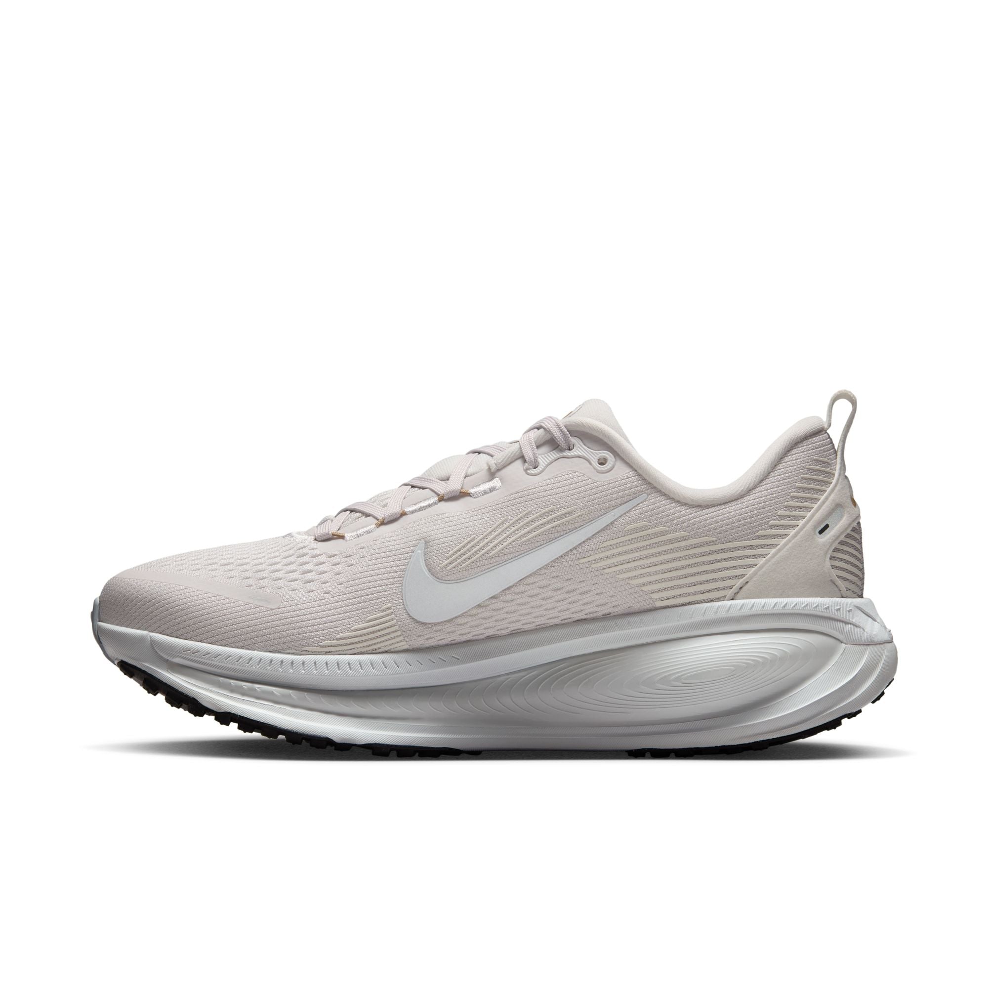 Nike Women's Vomero 18 (007 - Vast Grey/Wolf Grey-Summit White-Hemp)