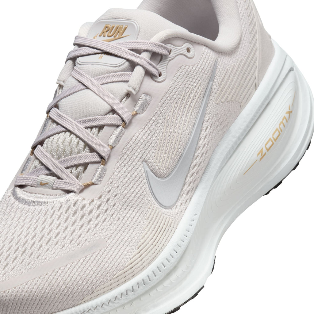 Nike Women's Vomero 18 (007 - Vast Grey/Wolf Grey-Summit White-Hemp)