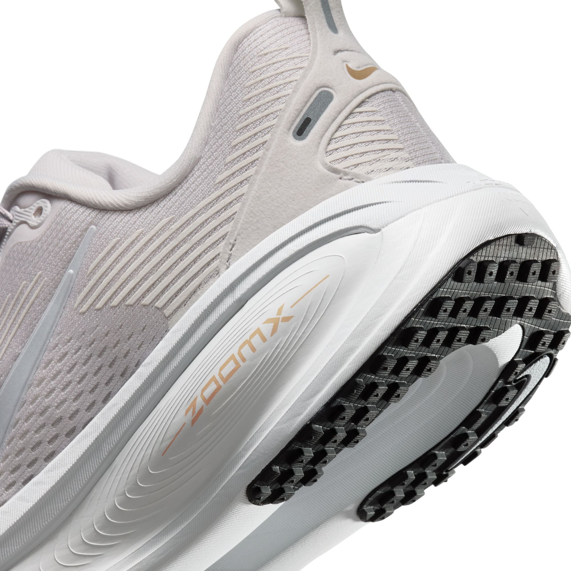Nike Women's Vomero 18 (007 - Vast Grey/Wolf Grey-Summit White-Hemp)