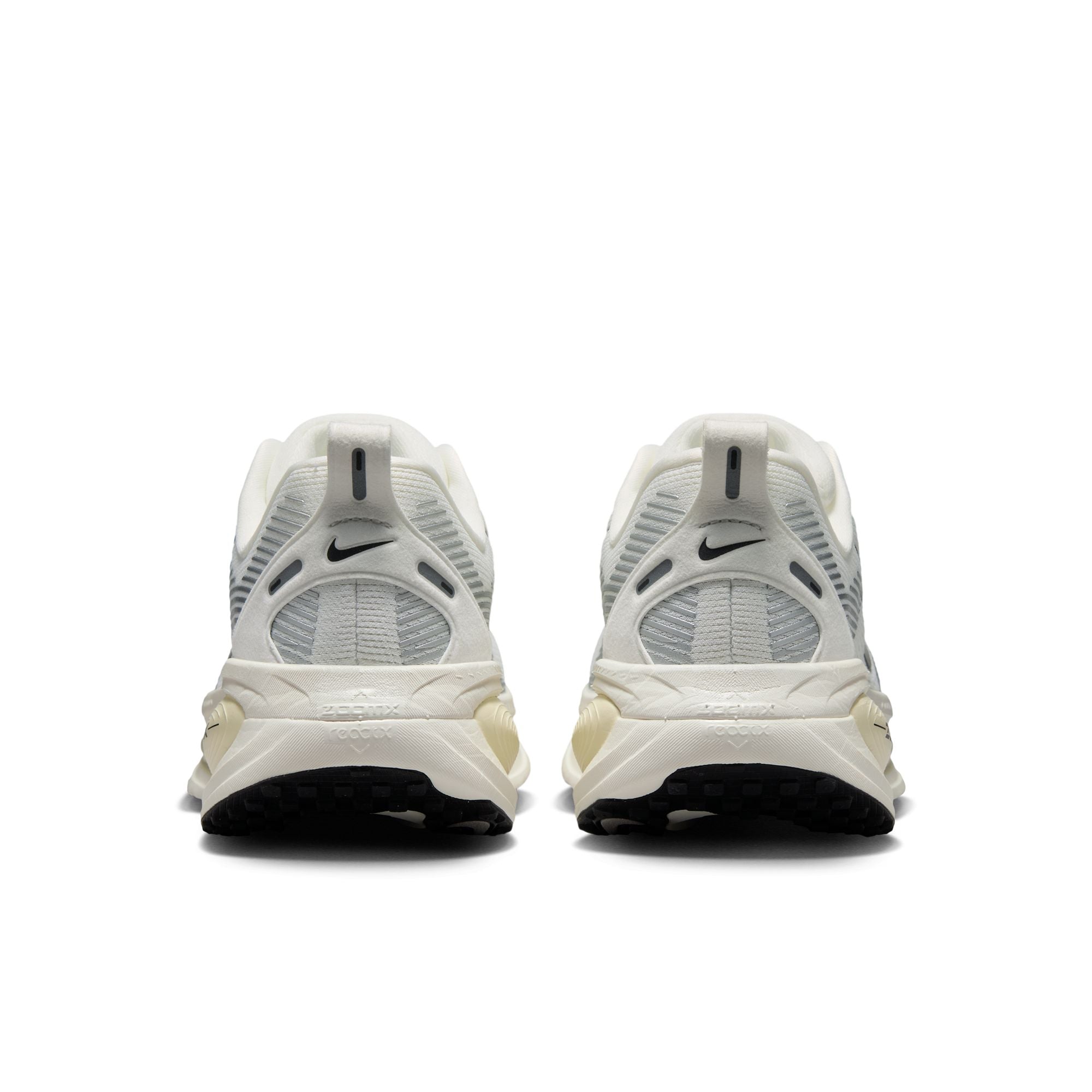 Nike Women's Vomero 18 (101 - Summit White/Black-Coconut Milk)
