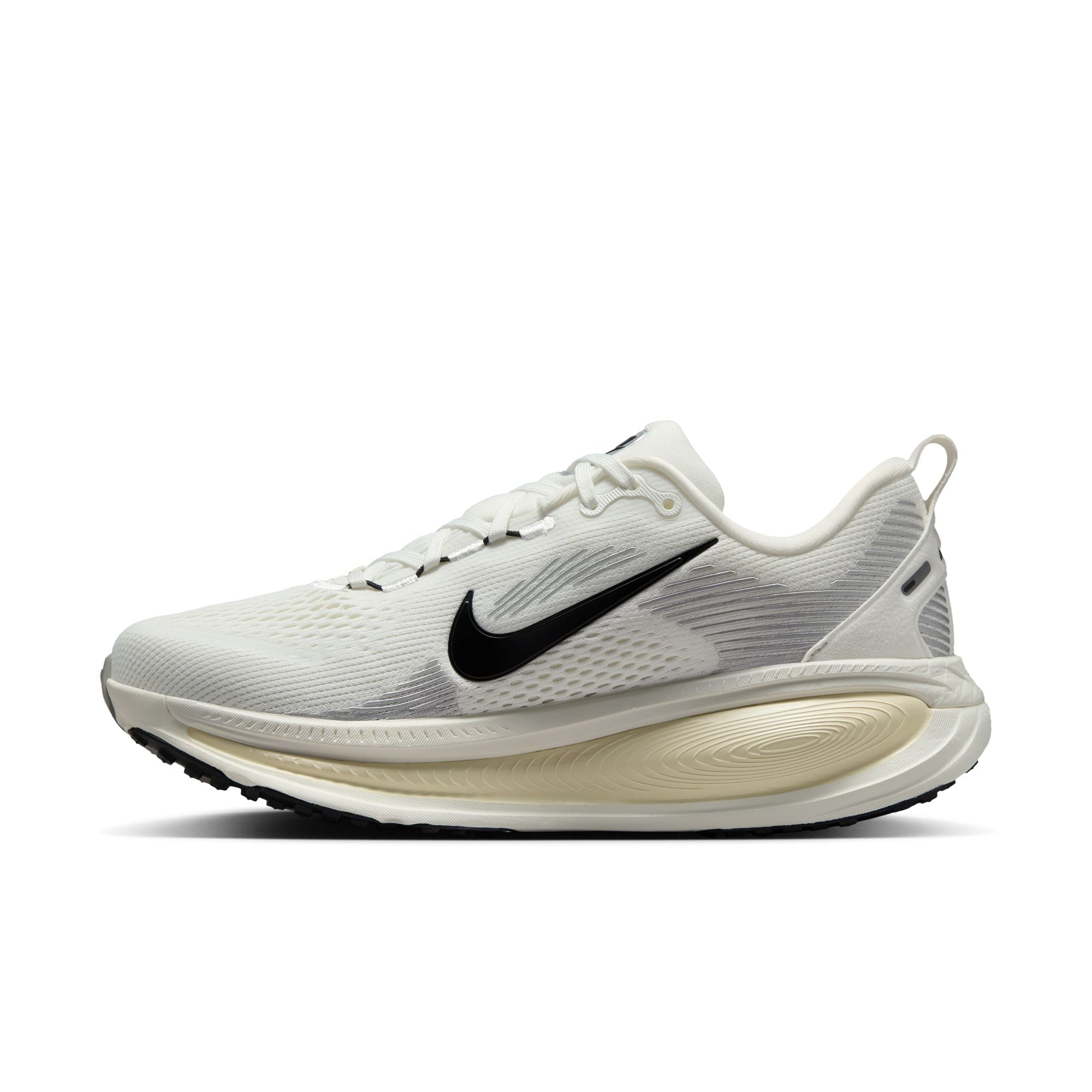 Nike Women's Vomero 18 (101 - Summit White/Black-Coconut Milk)