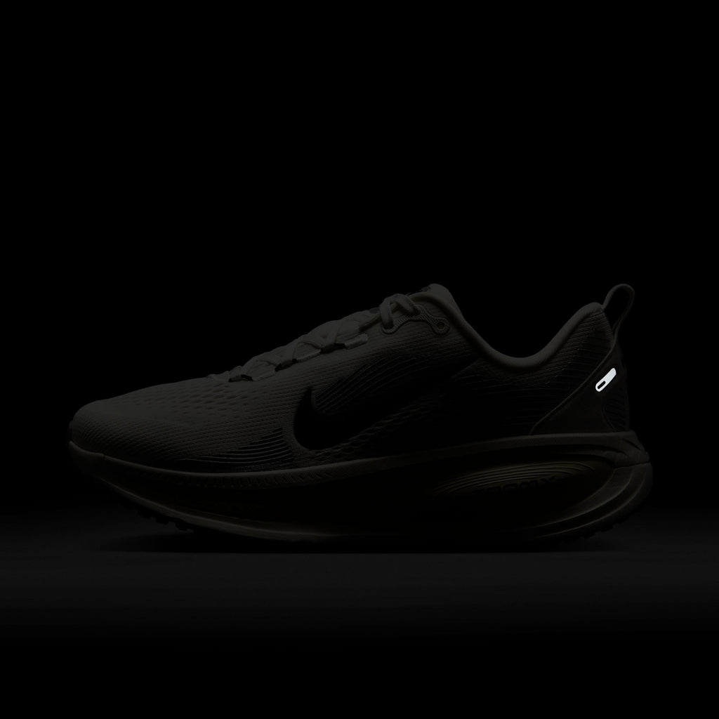 Nike Women's Vomero 18 (101 - Summit White/Black-Coconut Milk)