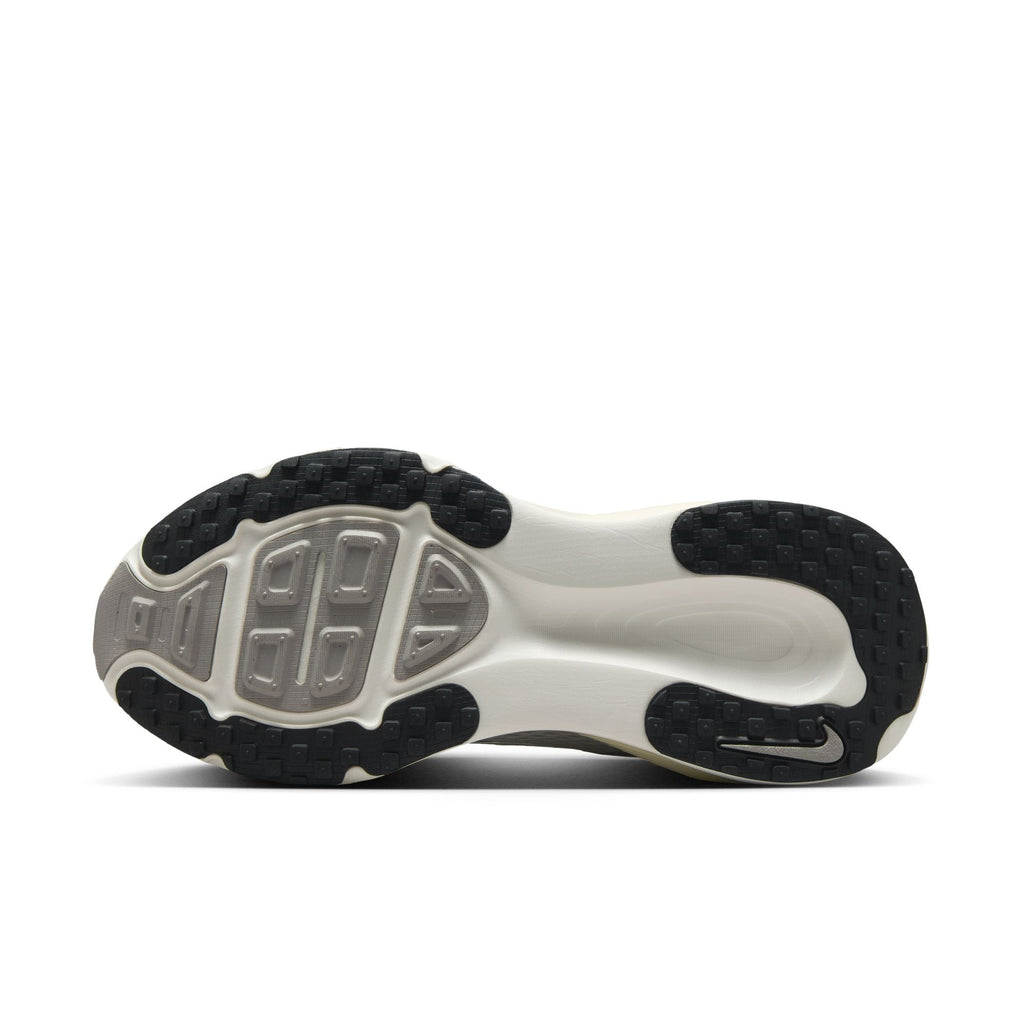 Nike Women's Vomero 18 (101 - Summit White/Black-Coconut Milk)
